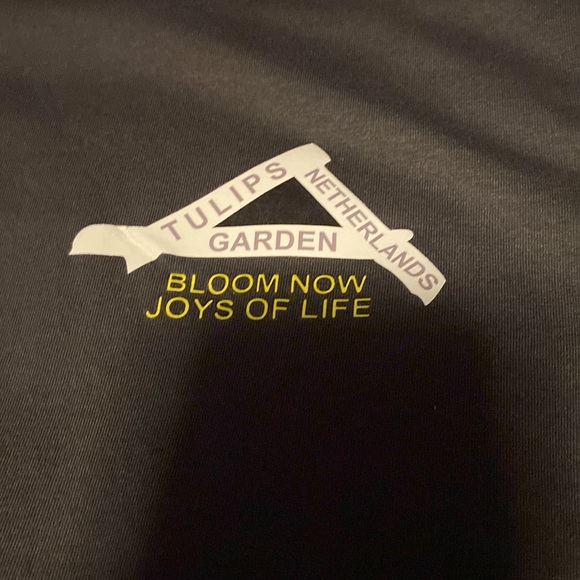 GARDEN TEE|| SIZE SMALL|| GREAT CONDITION - Picture 3 of 3